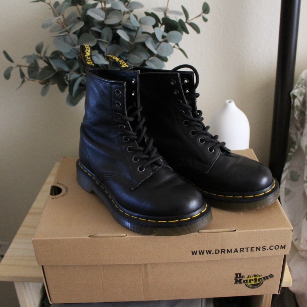 1460 Smooth W Dr. Marten's